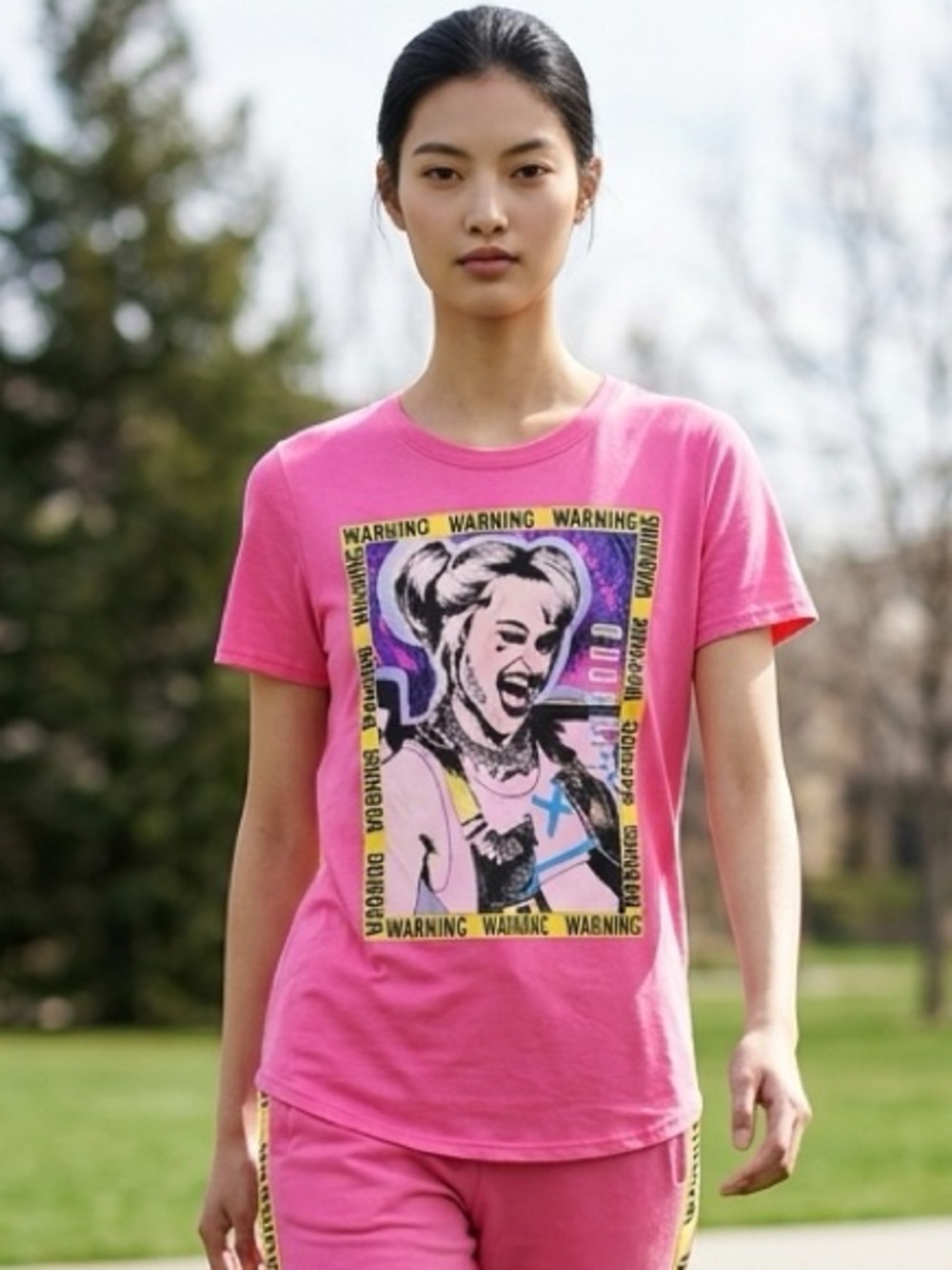 NWT Birds of Prey Women’s Teens Pink Graphic Tee Shirt Harley Quinn - Size M